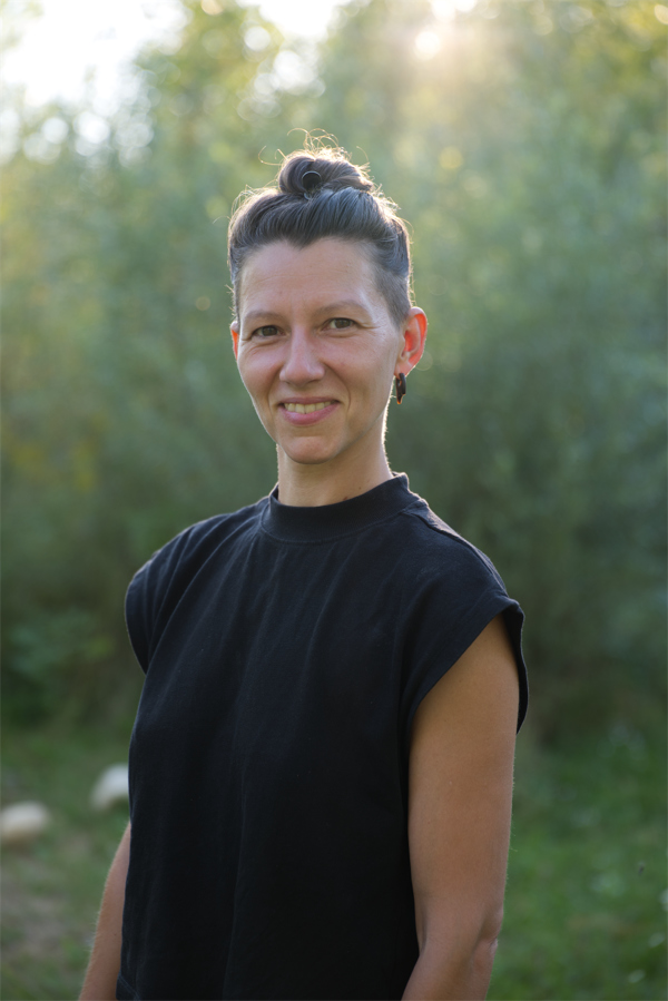 Julia C. Pirkenau - surWHYve